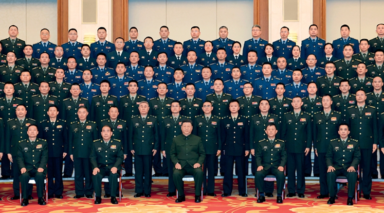 習(xí)近平在昆明親切接見駐昆明部隊官兵代表